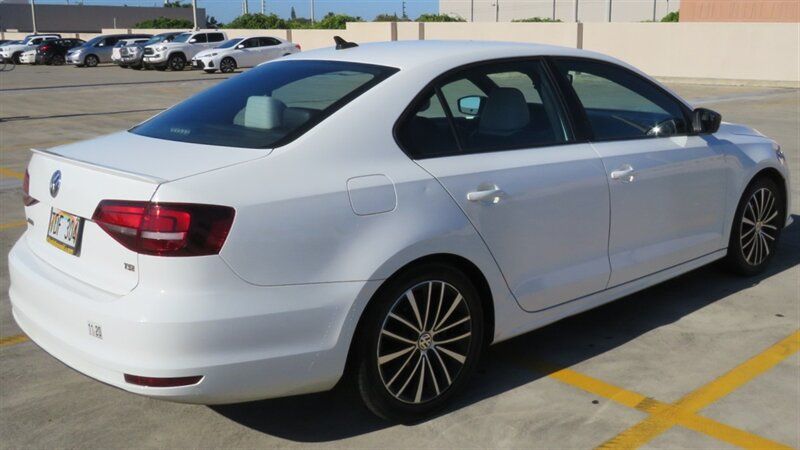 Used 2016 Volkswagen Jetta Sport w/ Lighting Package FWD image 6