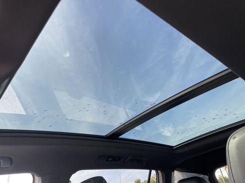 Used 2024 Volkswagen Tiguan SE R-Line image 25