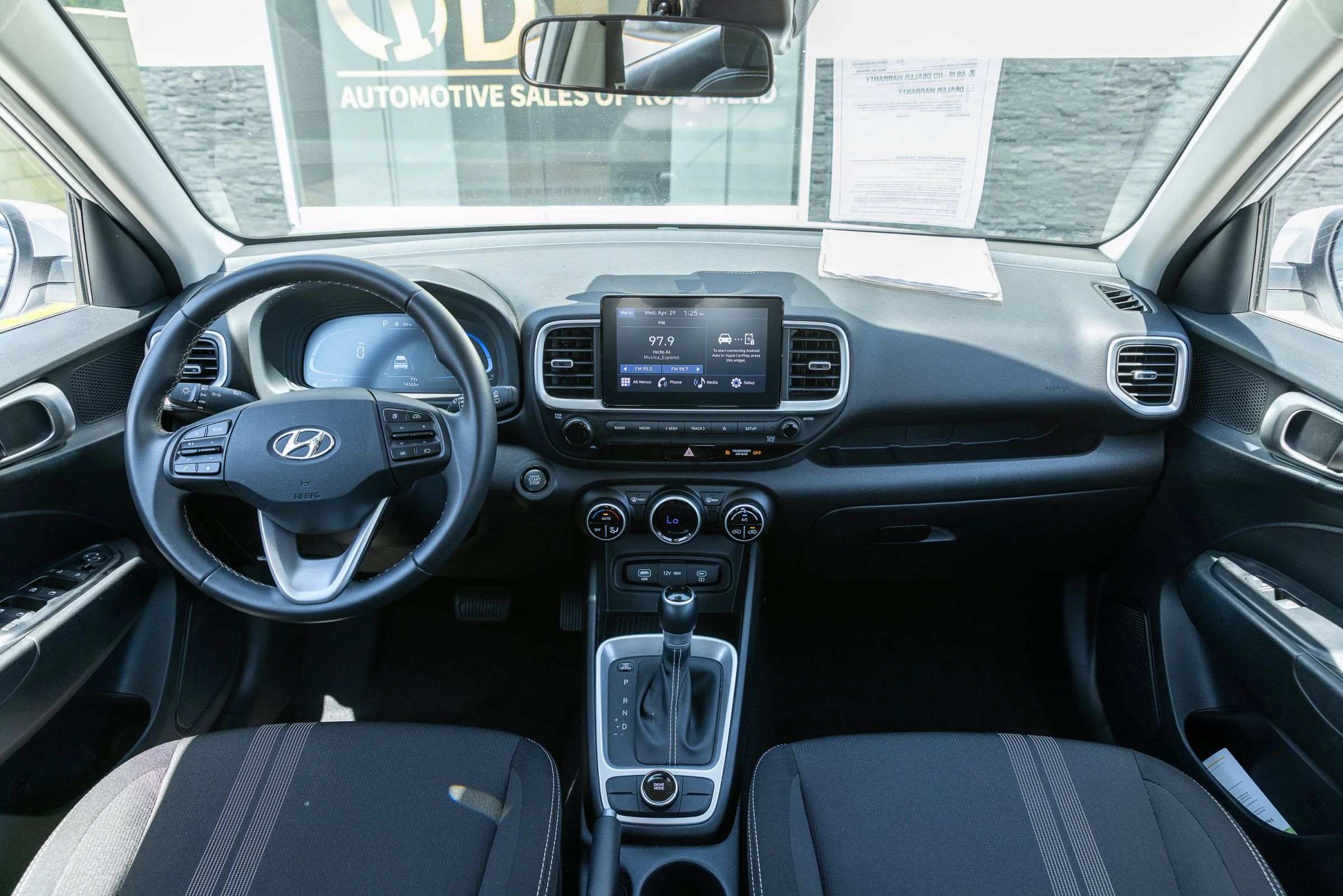 Used 2025 Hyundai Venue SEL FWD image 27