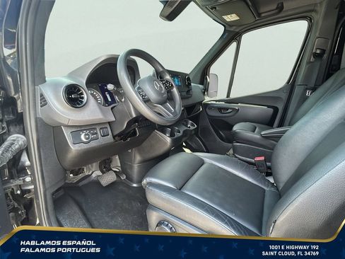 Used 2024 Mercedes-Benz Sprinter 2500 image 13