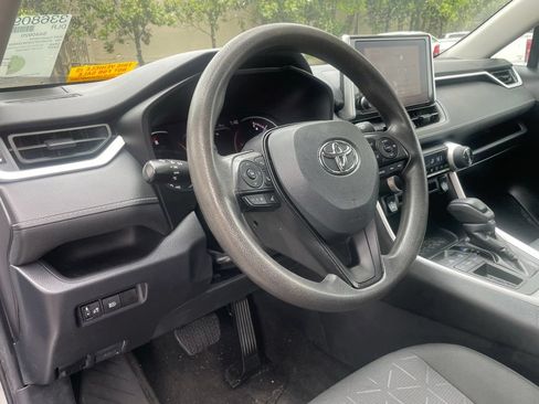 Used 2024 Toyota RAV4 XLE FWD image 10