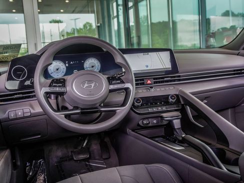 Used 2024 Hyundai Elantra SEL FWD image 16