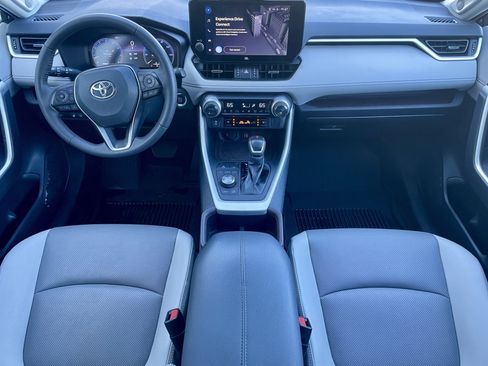 Used 2023 Toyota RAV4 Limited image 16