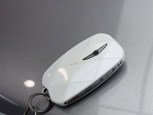 Used 2025 Genesis G70 2.5T image 62