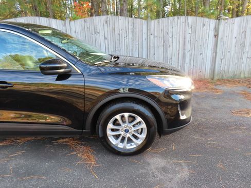 Used 2020 Ford Escape SE image 10