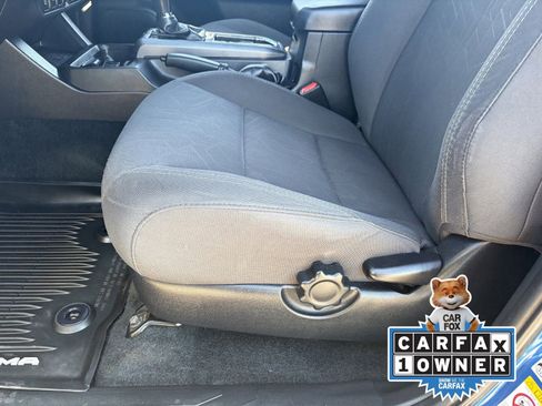 Used 2018 Toyota Tacoma TRD Off-Road w/ Technology Package image 22