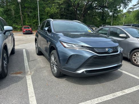 Used 2024 Toyota Venza XLE image 6