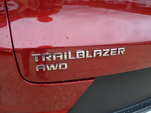 Used 2025 Chevrolet TrailBlazer LT AWD/4WD image 11