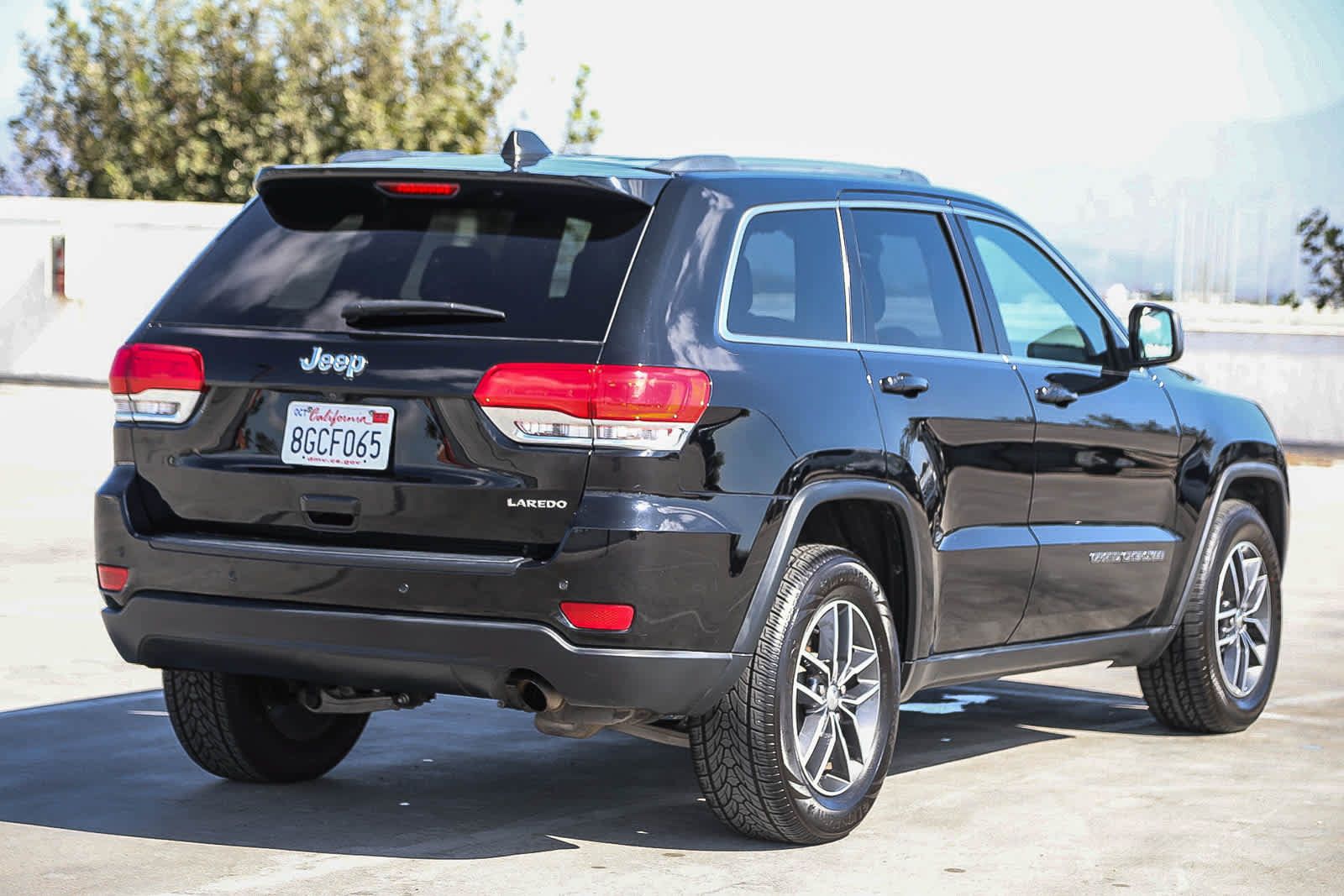 Used 2018 Jeep Grand Cherokee Laredo RWD image 5