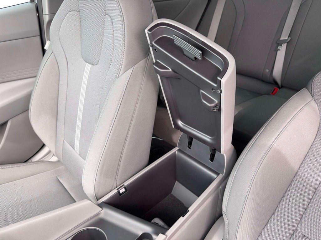 New 2026 Hyundai Elantra SE FWD image 19