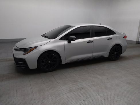 Used 2020 Toyota Corolla SE FWD image 2