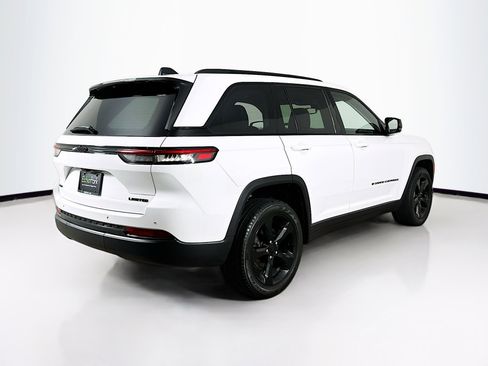 Used 2023 Jeep Grand Cherokee Limited w/ Black Appearance Package image 9