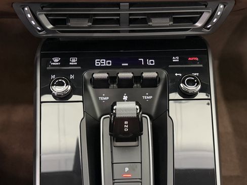 Certified 2021 Porsche 911 Carrera 4S AWD/4WD image 37
