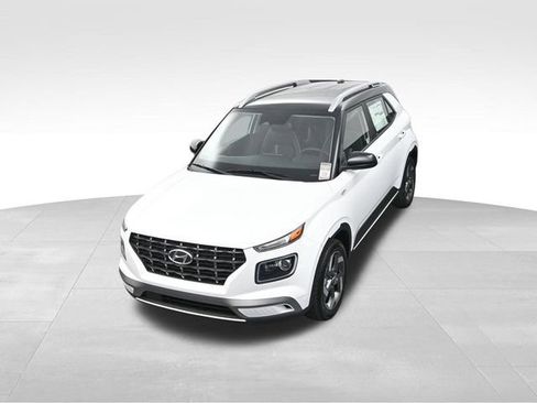 Used 2025 Hyundai Venue Limited FWD image 24