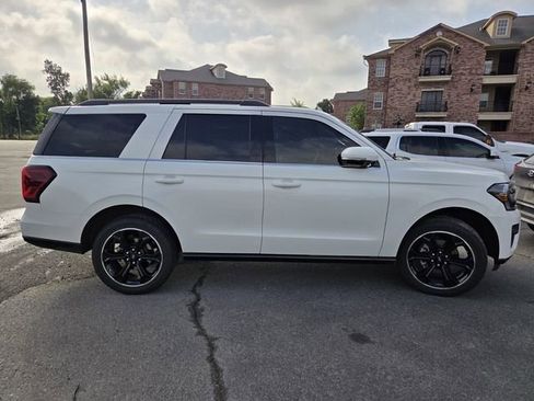 Used 2024 Ford Expedition Limited AWD/4WD image 9