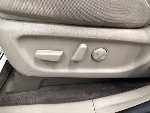 Used 2015 Kia Sedona LX w/ LX Convenience Package image 33