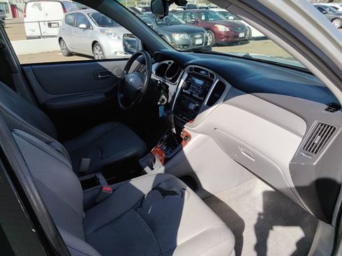 Used 2004 Toyota Highlander Limited image 15