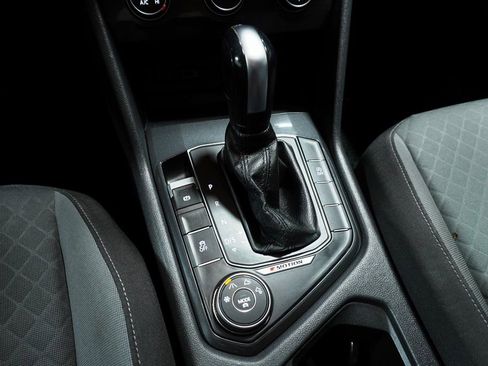Used 2018 Volkswagen Tiguan S image 17