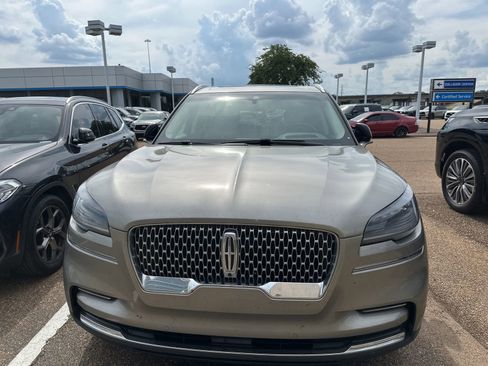 Used 2023 Lincoln Aviator Reserve w/ Equipment Group 201A RWD image 2
