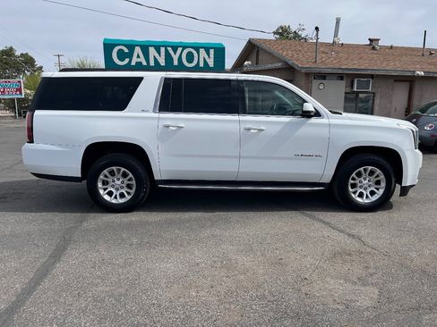 Used 2015 GMC Yukon XL SLT RWD image 3