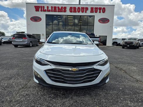Used 2021 Chevrolet Malibu LT FWD image 2