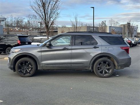 Used 2024 Ford Explorer ST-Line w/ Class IV Trailer Tow Package image 5