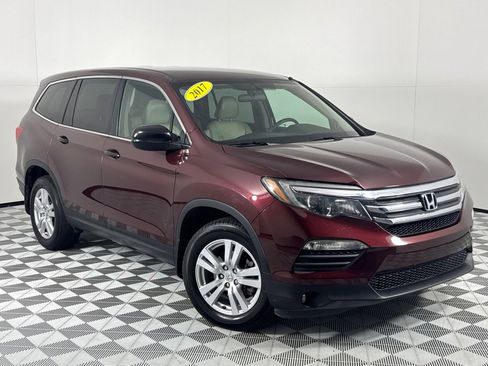 Used 2017 Honda Pilot LX image 2