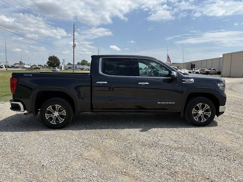 Used 2025 GMC Sierra 1500 SLT AWD/4WD image 4
