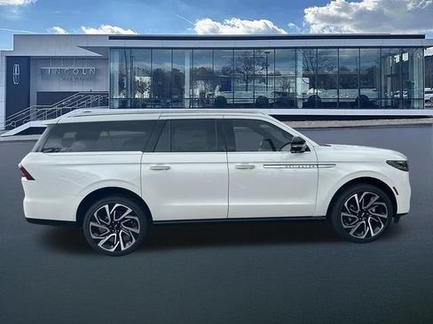 New 2026 Lincoln Navigator L Reserve AWD/4WD image 9
