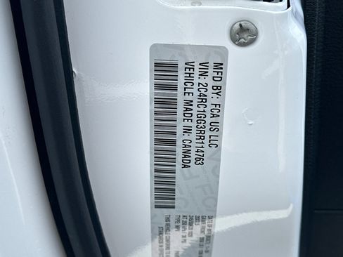 Used 2024 Chrysler Pacifica Limited w/ Uconnect Theater Family Group image 30