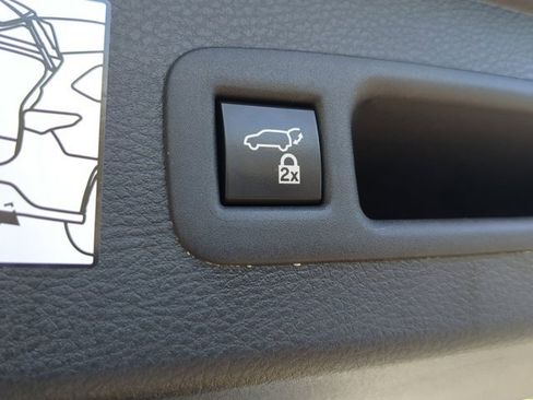 Used 2022 Toyota Sienna XLE image 11