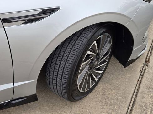 Used 2025 Hyundai Sonata Limited image 6