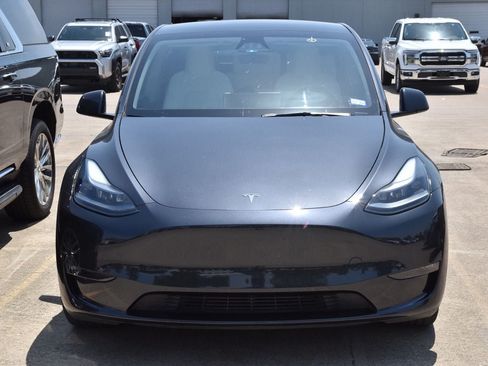 Used 2025 Tesla Model Y Long Range AWD/4WD image 3