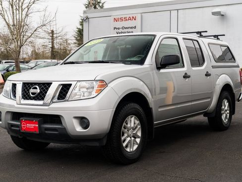 Used 2019 Nissan Frontier SV image 3
