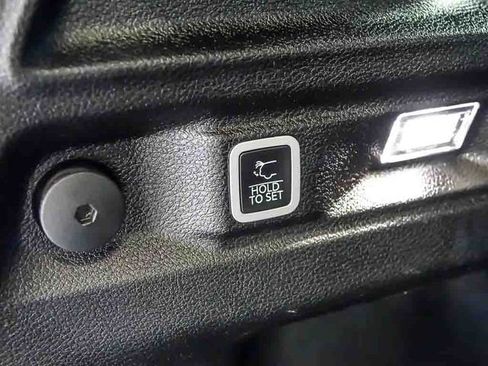 Used 2023 Jeep Grand Cherokee L Laredo AWD/4WD image 31