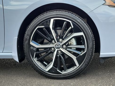 Used 2023 Nissan Altima 2.5 SR w/ SR Premium Package FWD image 5