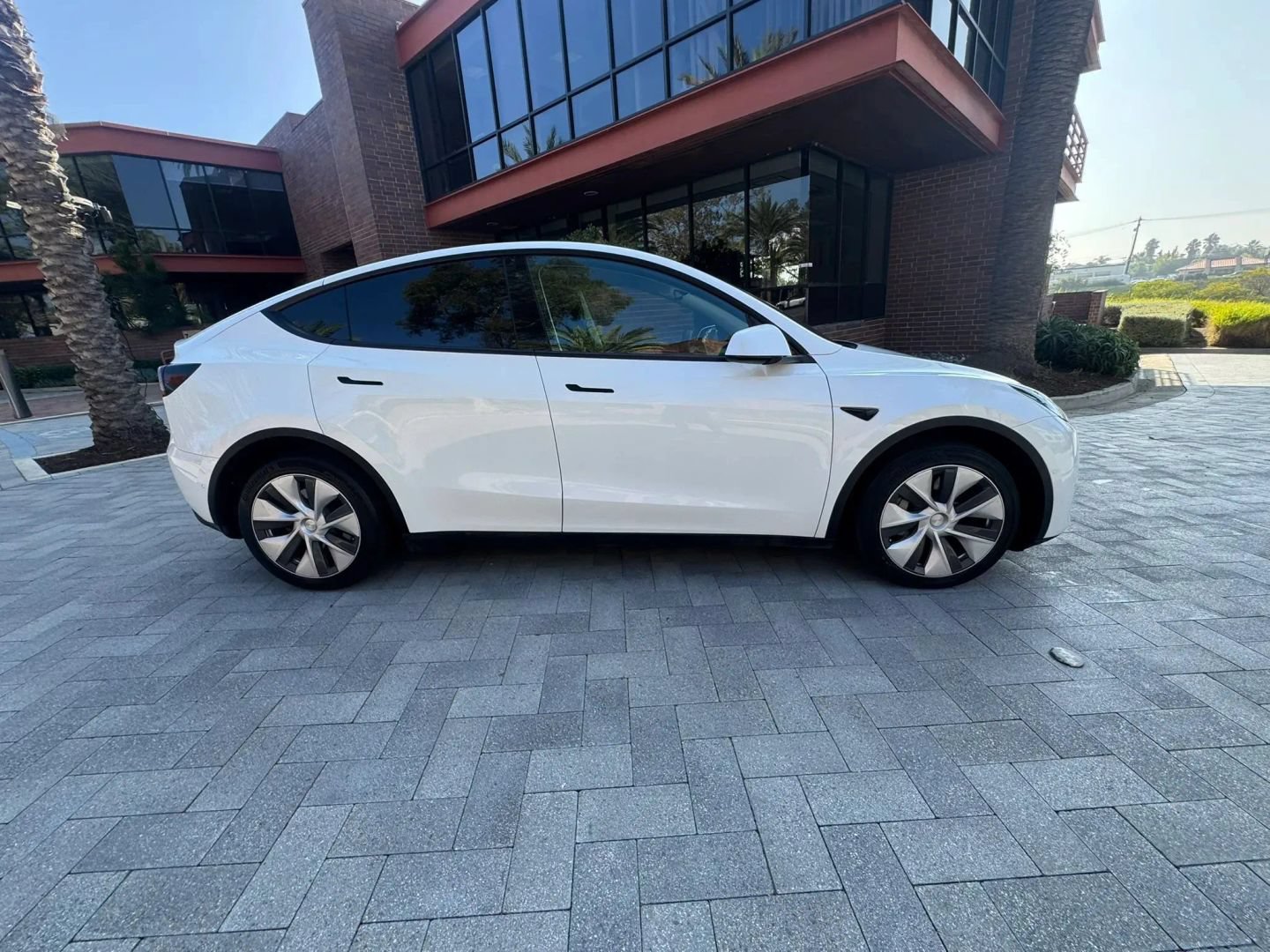 Used 2022 Tesla Model Y Long Range AWD/4WD image 4