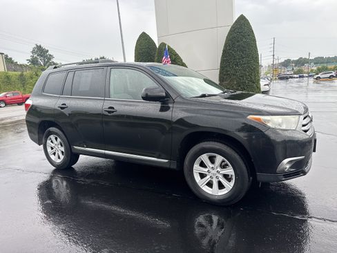 Used 2012 Toyota Highlander FWD w/ Tech Pkg image 1