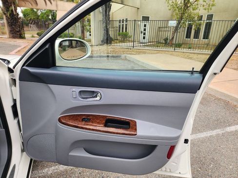 Used 2005 Buick LaCrosse CXS image 33