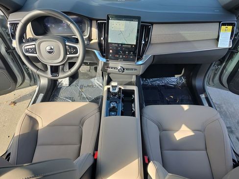 New 2026 Volvo XC90 B6 Plus w/ Protection Package Premier image 9