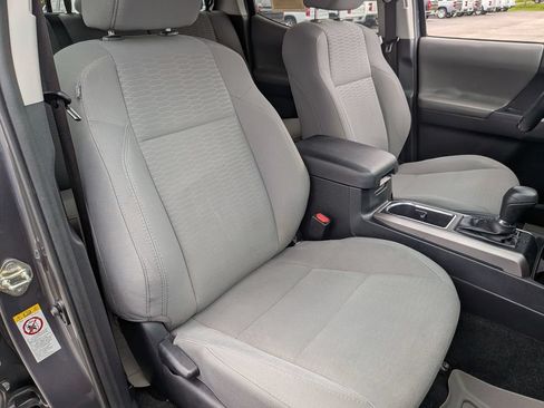 Used 2018 Toyota Tacoma SR5 RWD image 31