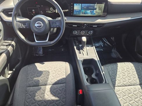 Used 2025 Nissan Kicks SV w/ SV Premium Package FWD image 17