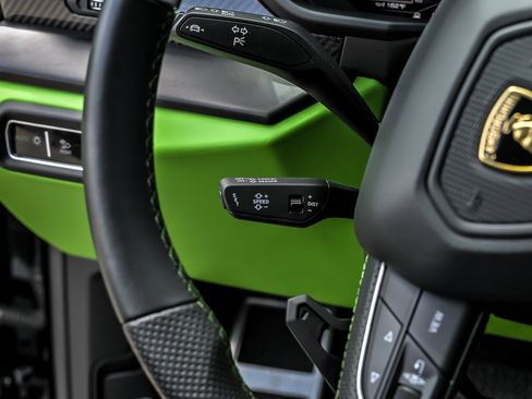 Used 2022 Lamborghini Urus AWD/4WD image 33