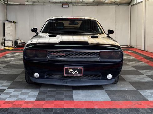 Used 2013 Dodge Challenger SXT RWD image 2