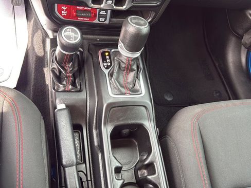 Used 2022 Jeep Wrangler Unlimited Rubicon AWD/4WD image 28