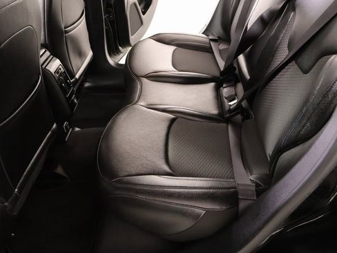 Used 2025 Jeep Compass Latitude image 11