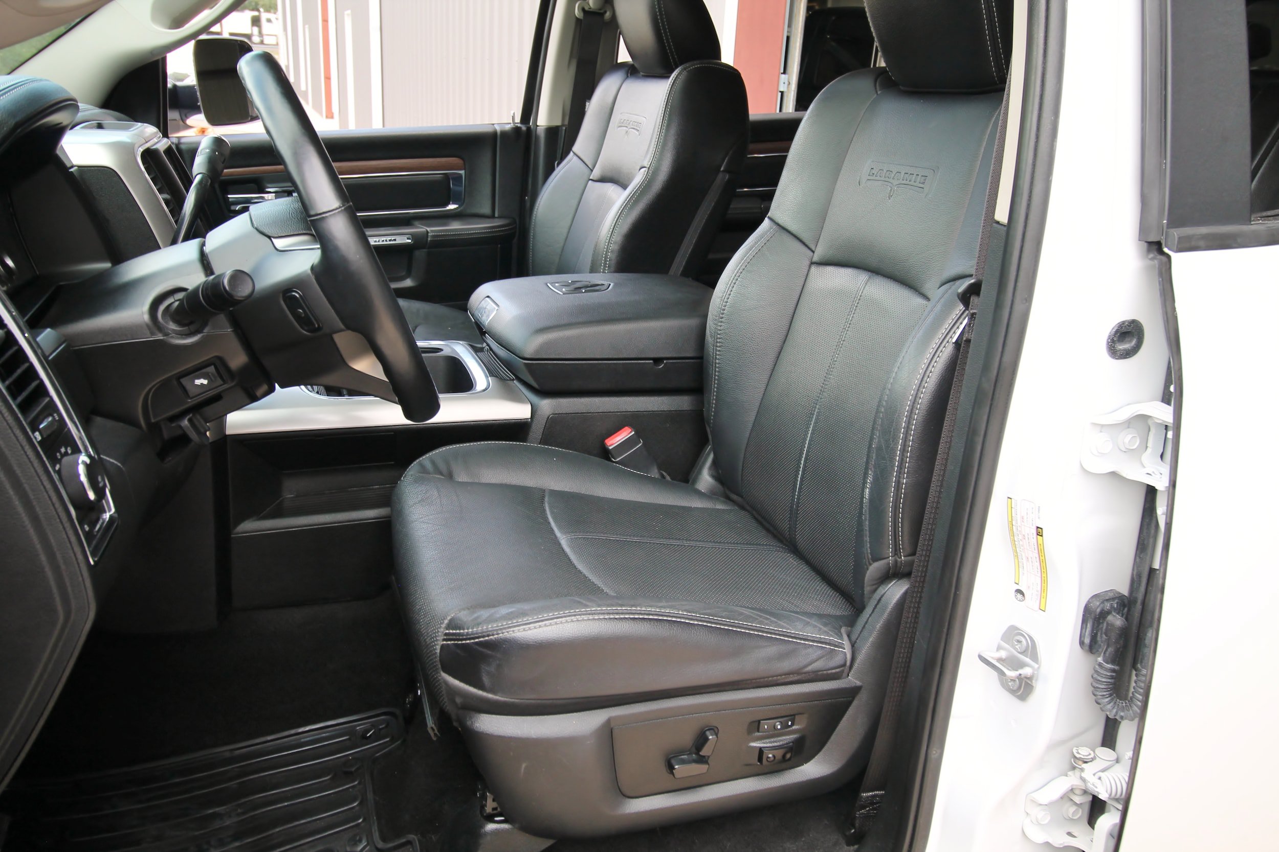 Used 2018 RAM 3500 Laramie AWD/4WD image 22