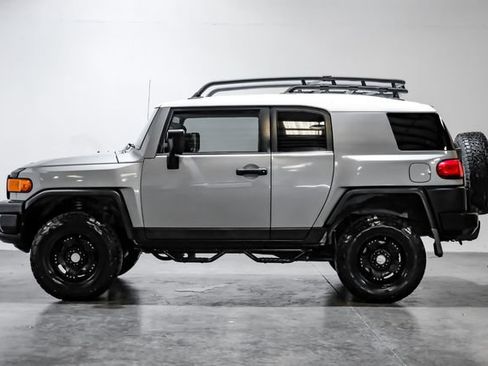 Used 2010 Toyota FJ Cruiser 2WD w/ Convenience Pkg image 13