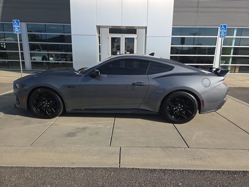 Used 2025 Ford Mustang GT Premium w/ GT Performance Package RWD image 2