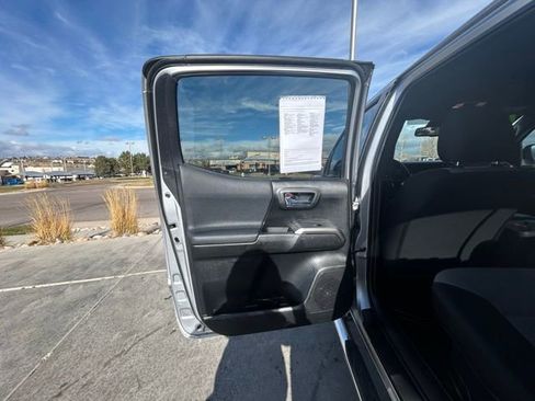 Used 2021 Toyota Tacoma TRD Sport image 12